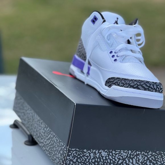 The Air Jordan 3 “Cardinal” is a February 2022 release - Picture 2 of 4